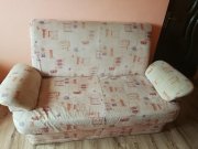 Kihúzhatós kétszemélyes kanapé és egy fotel