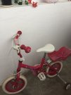 Kislánynak bicikli