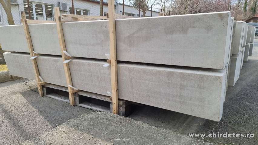 Beton lábazati elem vadháló drótfonat drótháló oszlop kapu kerítés Beton lábazati elem vadháló drótfonat drótháló oszlop kapu kerítés