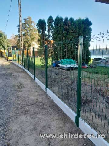 Betonoszlop jó áron a gyártótól vadháló drótkerítés oszlop kapu Betonoszlop jó áron a gyártótól vadháló drótkerítés oszlop kapu