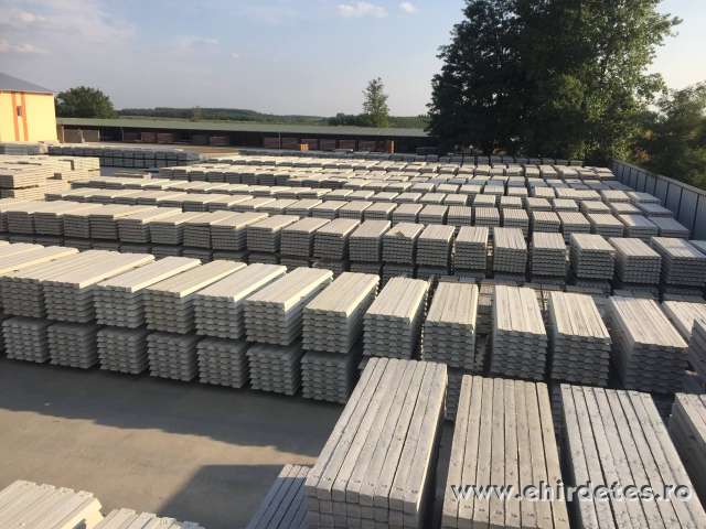 Lábazati elem a gyártótól kerítés oszlop drótfonat vadháló Lábazati elem a gyártótól kerítés oszlop drótfonat vadháló