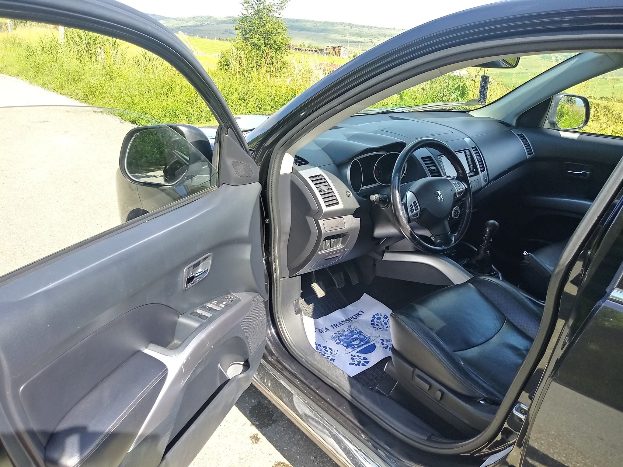 Peugeot 4007 салон