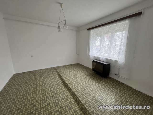 Sarkad teleki részén a vasútállomáshoz közel 2 szobás jó állapotú ház Sarkad teleki részén a vasútállomáshoz közel 2 szobás jó állapotú ház