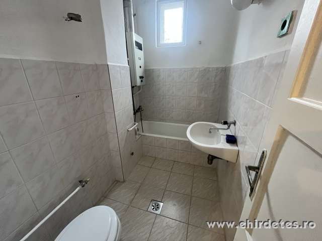 Sarkad teleki részén a vasútállomáshoz közel 2 szobás jó állapotú ház Sarkad teleki részén a vasútállomáshoz közel 2 szobás jó állapotú ház