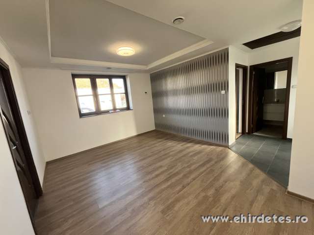 Sarkadon eladásra kínálunk egy teljesen felújított családi házat Sarkadon eladásra kínálunk egy teljesen felújított családi házat