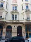 Budapesten a Vígszínháznál 50 nmes polgári lakás eladó