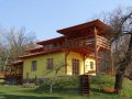 Budapesttől 20 kmre Piliscsabán Kétgenerációs ház nagy telekkel