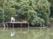 Eladó vízparti üdülő