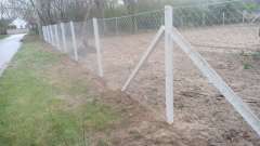 Kerítés a gyártótól drótháló drótfonat vadháló betonoszlop kapu