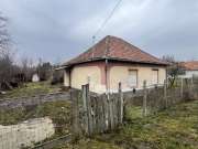 Kötegyánban aszfaltozott utcában felújítandó 2 szobás családi ház