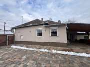 Sarkad fő utcájában