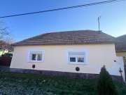 Sarkad legjobb környékén 2 szobás részben felújított családi ház eladó