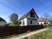 Sarkad teleki részén padlásszobás teljesen felújított családi ház