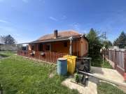 Sarkad teleki részén teljesen felújított 2 szobás kertes családi ház