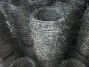 Szögesdrót drótháló vadháló drótfonat oszlop kapu kerítés építés